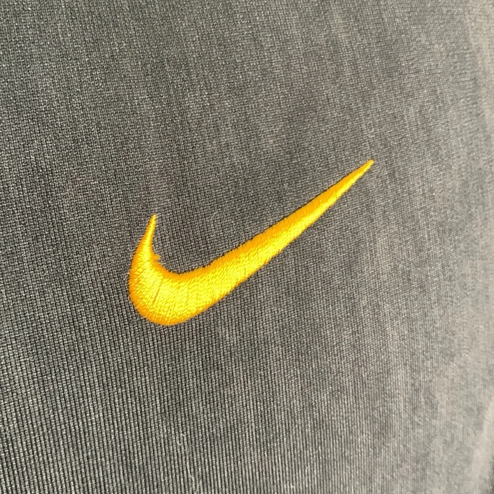 Nike Dri Fit Iowa Hawkeyes Pullover black Large 1/4 Zip Long Sleeve Nike dry fit